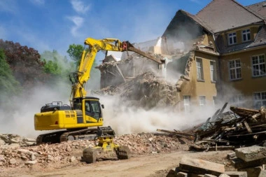 BAGER PROPAO U ZEMLJU U TOKU RADOVA! Dramatičan prizor na Vračaru (FOTO)