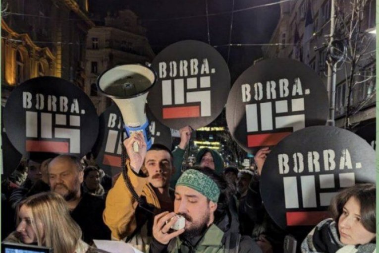 DEMONSTRANTI NOSE SIMBOLE NAVALJNOG:  "U Rusiji nije pomoglo, šteta da se baci, lansiraćemo u Srbiju"