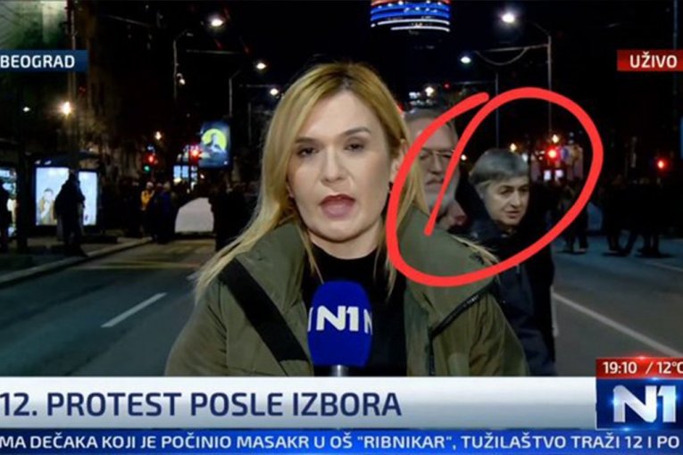 NA PROTESTU "STUDENATA" I ŽENA OD 70 GODINA KOJA GOVORI DA JE REPUBLIKA SRPSKA GENOCIDNA TVOREVINA! Đilasovci dotakli dno - nema dalje od ovoga! (VIDEO)