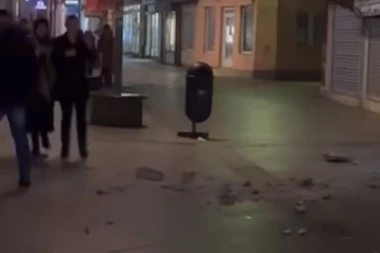 ČETVORO POVREĐENO, DVOJE U BOLNICI! Strašne scene posle zemljotresa u Zenici! KUĆE OŠTEĆENE, UNIŠTENI KROVOVI,  MNOGI NOĆ PROVELI NA OTVORENOM! (FOTO/VIDEO)