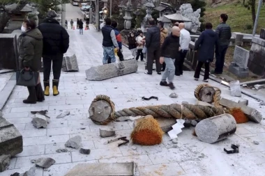 NE PRESTAJE DA RASTE BROJ ŽRTAVA ZEMLJOTRESA U JAPANU! Naređena evakuacija 100.000 ljudi, i dalje se traga za ljudima ispod RUŠEVINA! (VIDEO)