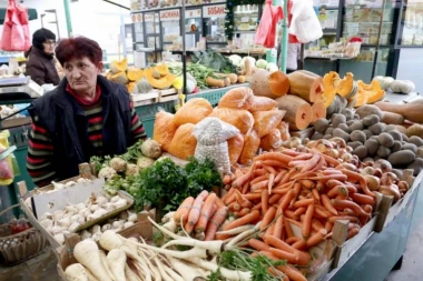 OPREZ! NOVA TRGOVAČKA PREVARA: Žena kupila džak krompira, a u njemu PRONAŠLA "KAPITALCA" (FOTO)