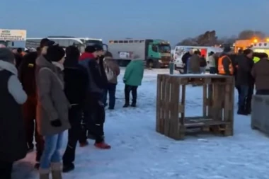 DANAS STAJE CELA NEMAČKA! Traktori i kamioni već blokirali auto-puteve, ŽELEZNICA SE ZAUSTAVLJA, čak i ugostitelji stupaju u ŠTRAJK!