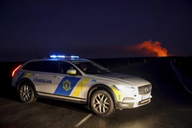 ERUPCIJA VULKANA PRETI DA PROGUTA GRAD NA ISLANDU! Lava će za nekoliko sati stići do Grindavika (FOTO, VIDEO)