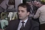 SRPSKI POLITIČAR UBIJEN PRED KAMERAMA! Zazvonio mu telefon, a onda je prišao portir i PUCAO MU U POTILJAK! Misterija i dalje traje!