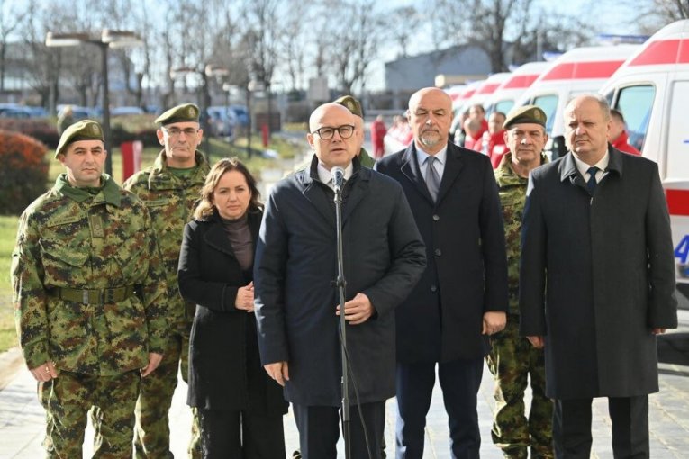 "NEKA OVA INVESTICIJA BUDE NA KORIST SVIH NAŠIH GRAĐANA" Ministar Vučević o 15 novonabavljenih saniteta: Raspoređena po zdravstvenim ustanovama