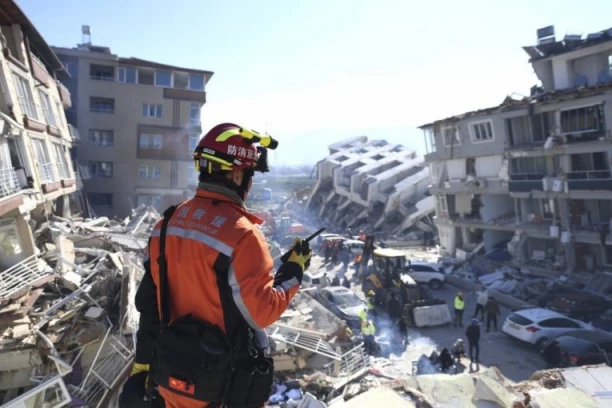 NOVI UDAR BLIZU MESTA TRAGEDIJE: Zemljotres protresao državu