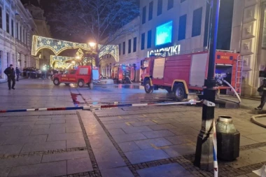 PRVI SNIMCI POŽARA U KNEZ MIHAILOVOJ! Požar guta poznati butik! (VIDEO)