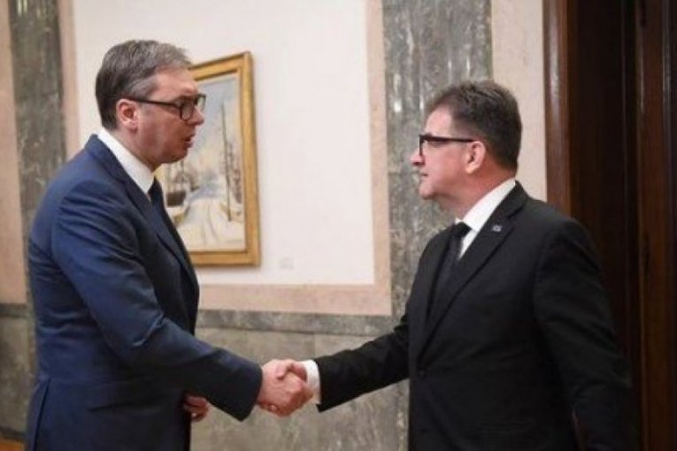 "FORMIRANJE ZSO, ODRŽAVANJE IZBORA I ZAUSTAVLJANJE PROVOKACIJA PRIŠTINE..." Predsednik Vučić se oglasio nakon sastanka sa Lajčakom (FOTO)