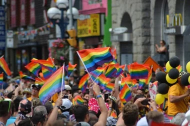 JEDNA REČ NAPRAVILA HAOS! Moćna svetska organizacija uputila HITNO izvinjenje LGBTQ+ populaciji