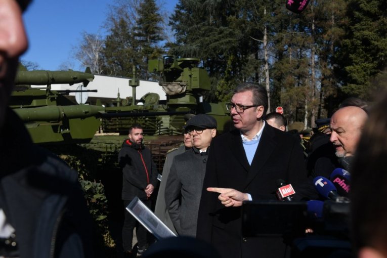 VUČIĆ PRISUSTVOVAO PRIKAZU NAORUŽANJA VOJNE OPREME: Spremamo se da sačuvamo svoju zemlju - Zbog vojne neutralnost MORAMO DA JAČAMO! (VIDEO, FOTO)