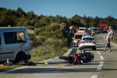 JEZIVA NESREĆA U NIŠU! Muškarac pao sa motocikla, pa ga udario kombi i ubio na mestu