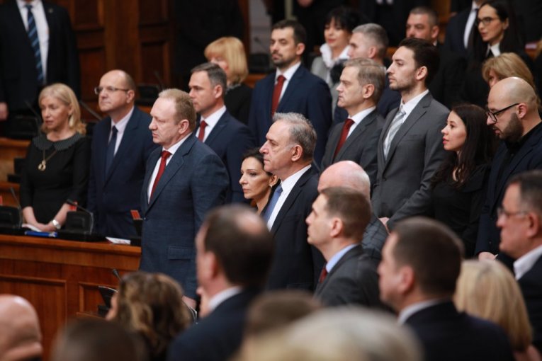 VUČIĆ U NJUJORKU BRANI SRBIJU U UN, OPOZICIJA JE U STRAZBURU PLJUJE: Sada je valjda i najvernijim pristalicama Đilasa i ekipe sve jasno