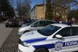 MISTERIJA NA AUTO-PUTU: Policija u automobilu pronašla mrtvog muškarca?!