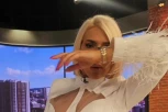 JOVANA JEREMIĆ DO GOLE KOŽE: Popularna voditeljka "vodila ljubav" sa kamerom u VRELOM IZDANJU! (VIDEO)