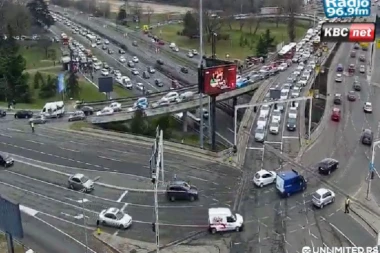 KOLAPS NA AUTO-PUTU! Izbegavajte OVE deonice, jutarnji špic napravio haos u gradu! (FOTO)