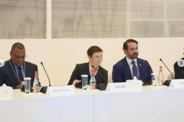 PREMIJERKA BRNABIĆ IZ DUBAIJA: Ponosni smo, do otvaranja EXPO 2027 imaćemo autonomna vozila bez vozača! (FOTO)