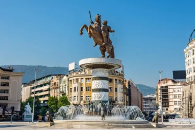 KOMŠIJE IZLAZE NA BIRALIŠTA: U Severnoj Makedoniji raspisani parlamentarni i predsednički izbori!