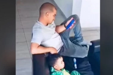 OVAKO IZGLEDA SAMOKONTROLA: Tata je izbrojao do 10 nakon što je njegov sin ovo uradio! (VIDEO)