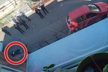 PRVA SLIKA SA MESTA JEZIVOG ZLOČINA U ZEMUNU! Telo leži na ulici, veliki broj pripadnika policije na licu mesta! (FOTO)