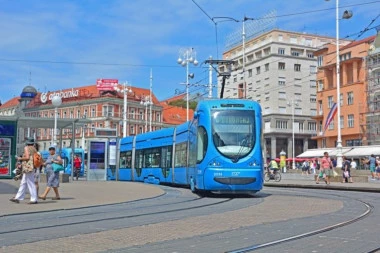 TRAMVAJ SE ZAKUCAO U AUTOBUS! Teška nesreća- ima mrtvih!