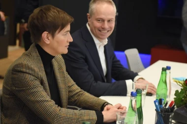 "KOMPANIJE KAO OVA DOPRINOSE RAZVOJU SAVREMENE SRBIJE" Premijerka Brnabić na otvaranju nove kancelarije fabrike Vorgejming (FOTO)