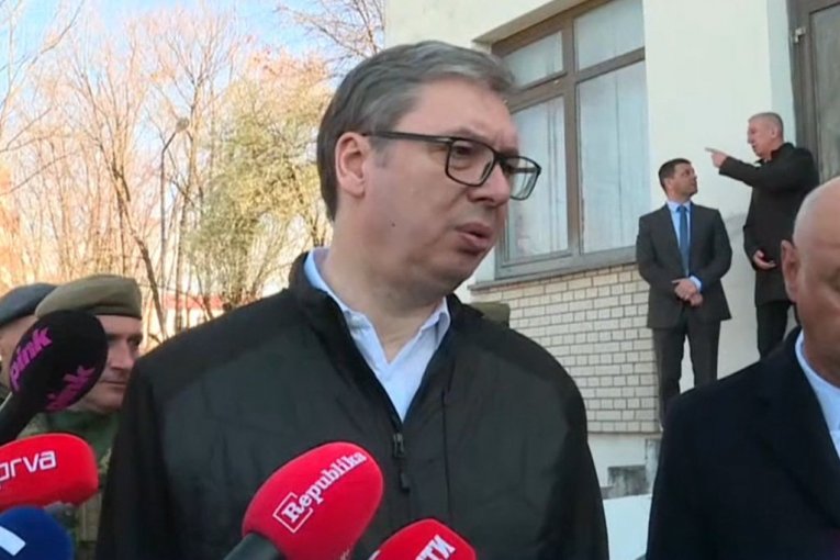 "VAŽNIJI MI JE BILO KOJI SELJAK IZ PAMBUKOVICE I TREBALO BI DA BUDE SVAKOME U OVOJ ZEMLJI": Aleksandar vučić je prvi predsednik koji ih je obišao posle rata!