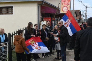 "NEKAD SE RADILO ZA 20.000, SADA ZA 80.000 DINARA!" S nestrpljenjem se očekuje Vučićev dolazak u Pambukovicu: Nijedan predsednik nam nije došao od 1941. godine!