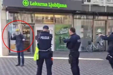 OSVANUO SNIMAK NAPADAČA IZ LJUBLJANE! Na sebi nosio vizir, pa MLATIO noževima i pretio ljudima! (VIDEO)