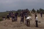 MONSTRUM MAČETOM KASAPIO LJUDE I BACAO U KAMENOLOM: Otkrivena masovna grobnica sa 42 tela! Izmasakrirao i sopstvenu suprugu! (VIDEO)
