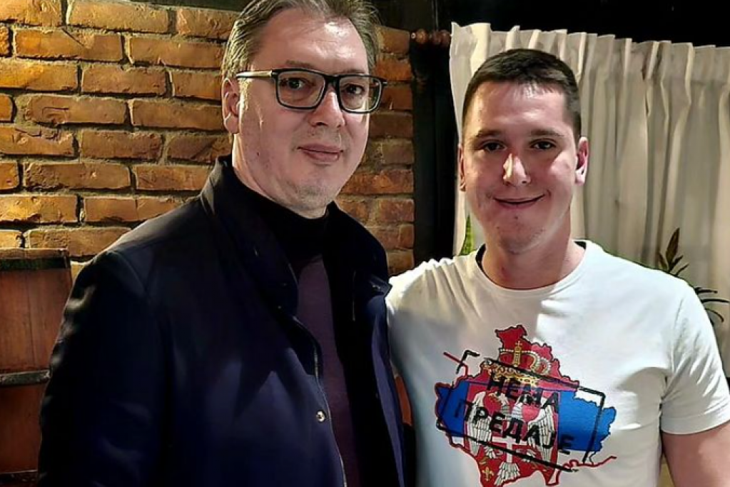 NEMA PREDAJE: Vučić objavio fotografiju sa starijim sinom Danilom