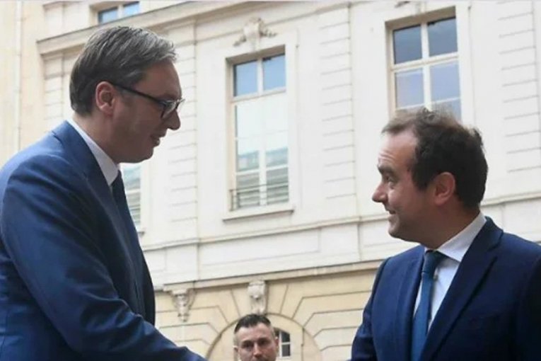 VUČIĆ NAKON SASTANKA SA FRANCUSKIM MINISTROM ODBRANE: U vremenima velikih izazova činimo sve da sačuvamo svoju zemlju i zato nastavljamo ulaganje i snaženje Vojske Srbije (FOTO)