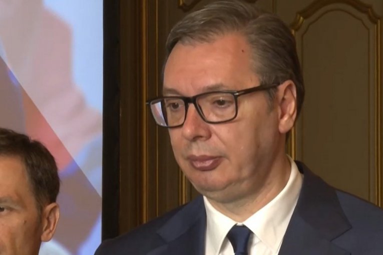 "SA MAKRONOM IMAM NAJBLIŽE LIČNE ODNOSE, NIKAD MU NE BI UČINIO NIŠTA NAŽAO" Predsednik Vučić o sastancima u Parizu!