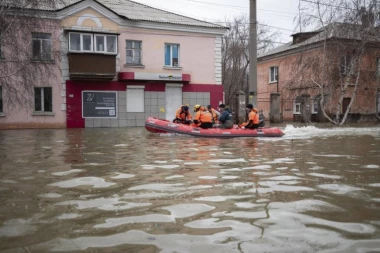 IZLIO SE URAL! Voda došla do stambenih zgrada! (VIDEO)