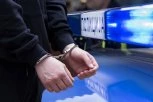 POLICIJA UPALA U STAN DVA MLADIĆA, PA PRONAŠLA DROGU: Hapšenje u Sremskoj Mitrovici!