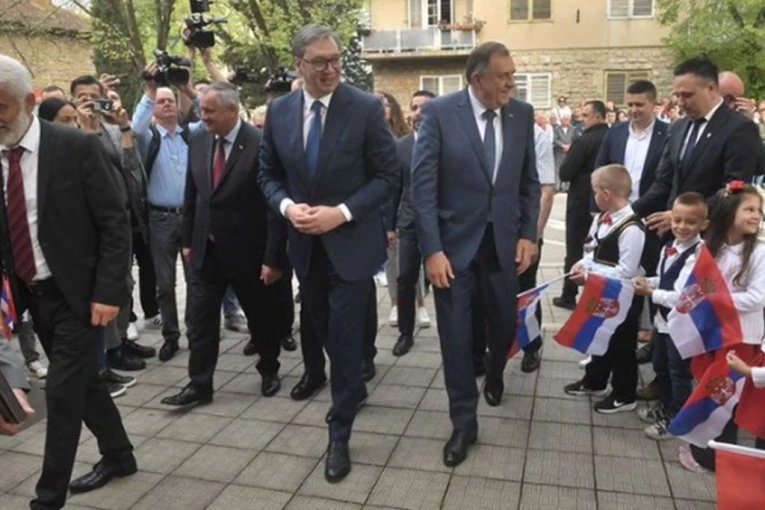 "SA DODIKOM U JUNAČKOJ BILEĆI" Vučić: Srbija će pomoći, svaki deo našeg naroda je podjednako važan, ma gde živeo! (FOTO)