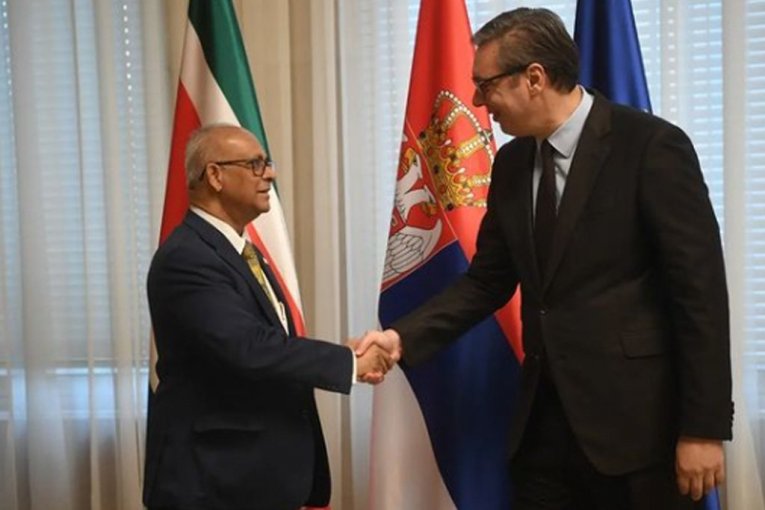 "OBAVESTIO SAM MINISTRA O RAZLIČITIM PRITISCIMA I IZAZOVIMA SA KOJIMA SE SRBIJA SUSREĆE!" Vučić se sastao sa šefom diplomatije Surinama! (FOTO)