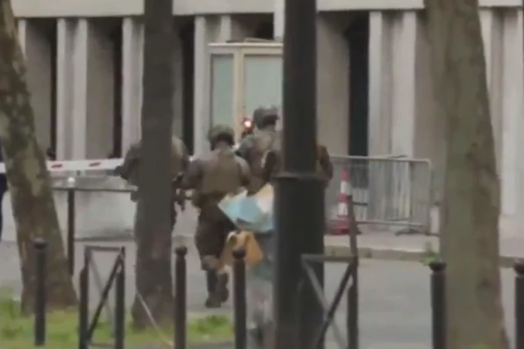 OKONČANA DRAMA U PARIZU: Uhapšen muškarac koji je upao ui Konzulat Irana (VIDEO)