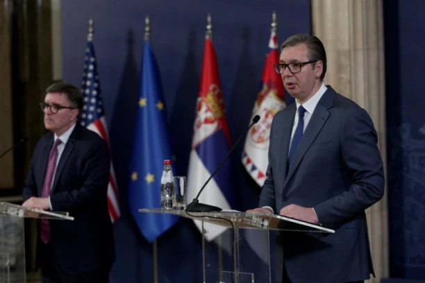 "MI ĆEMO DIGNUTE GLAVE DA SE BORIMO ZA BUDUĆNOST NAŠE ZEMLJE I DECE"! Vučić se oglasio nakon sastanka sa O'Brajanom! (FOTO)