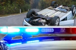 TEŠKA SAOBRAĆAJKA U OVČAR BANJI! Automobil sleteo s puta, stvaraju se gužve! (FOTO)