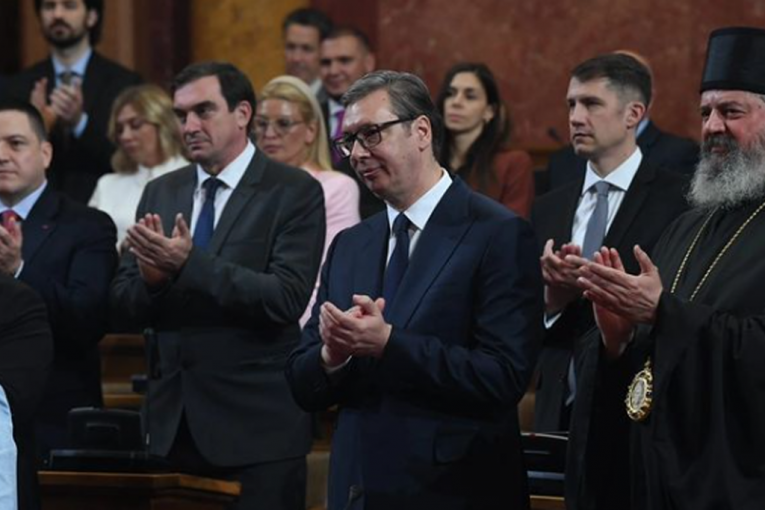 "VAŽNO JE DA IMAMO VLADU KOJA ZASTUPA SRPSKE INTERESE" ! Vučić prisustvovao polaganju zakletve nove Vlade Republike Srbije! (FOTO)