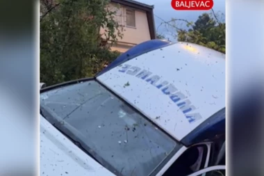 VOZILO HITNE POMOĆI IZLETELO SA PUTA! Saobraćaj u potpunom zastoju na putu Kraljevo-Raška! (VIDEO)