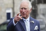 SKANDAL TRESE VELIKU BRITANIJU: Desetine hiljada ljudi PSOVALO kralja Čarlsa, BBC sve prenosio uživo (VIDEO)
