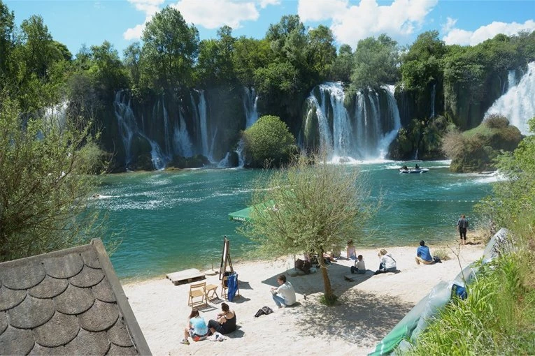 DAR ZA ISTINSKE LJUBITELJE PRIRODE: Vodopadi Kravica i Koćuša - oaze mira i uživanja u okolini Mostara