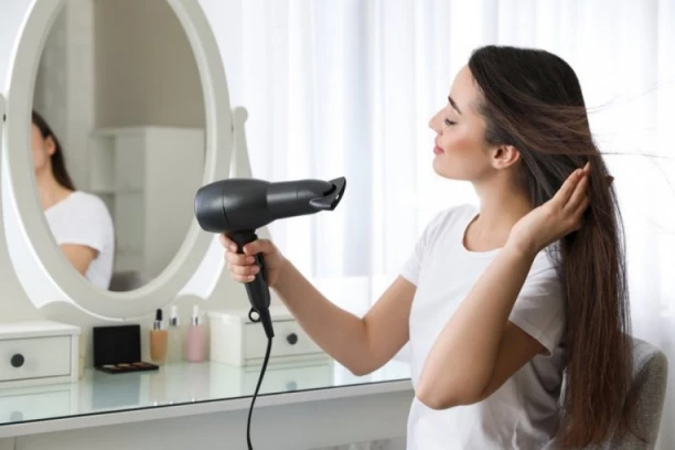 NiJE SVE ŠTO JE POPULARNO, I DOBRO: Žene poludele za novim načinom pranja kose, a ne znaju da on oštećuje vlasi