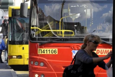 SEDELA SAM U AUTOBUSU U BEOGRADU KADA JE GLAVA PALA NA MOJE RAME: Jutro je počelo sasvim normalno, a sada mi srce ubrzano lupa