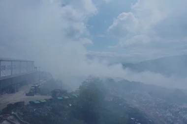 MEŠTANI UŽICA DANIMA NE SPAVAJU ZBOG POŽARA NA DEPONIJI! Vatru gasili i helikopteri MUP-a! (FOTO)