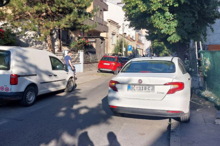 PARKIRAO JE AUTOMOBIL I SVE JE KRENULO PO ZLU! Beograđanina napali "čuvari" parking mesta - onda je usledilo nešto još gore!