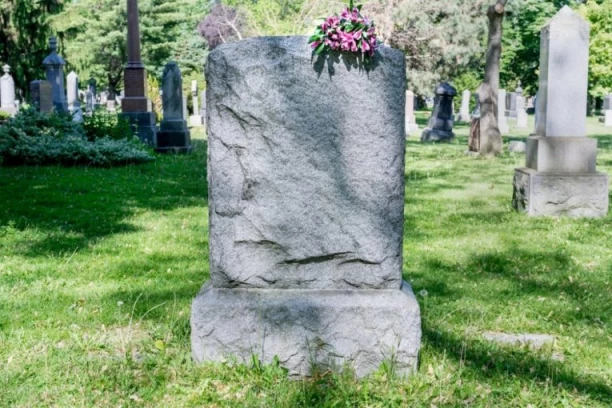 "ISKOPALI RUPU U OBLIKU LEVKA" Oskrnavljena grobnica poznatog nemačkog političara, Grci ga pamte po velikom zlu