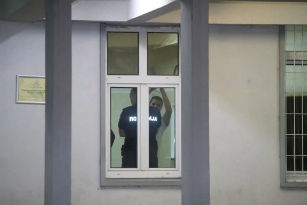 MARKO MILJKOVIĆ ZAVRŠIO U LUDNICI: Ne mogu da ga obuzdaju, policija opkolila bolnicu! (VIDEO)